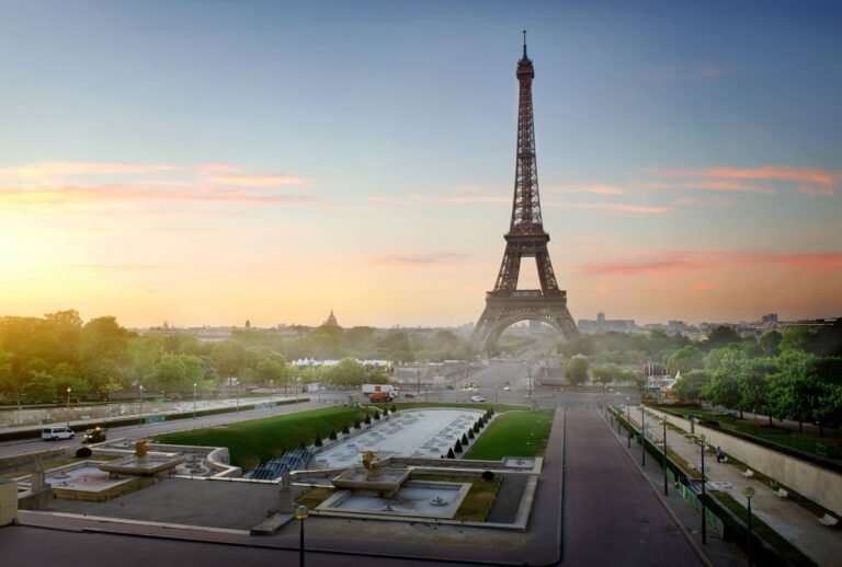 eiffel-tower-at-dawn